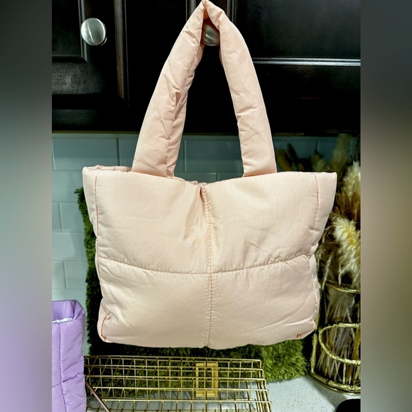 🌟New🌟 Sanrio Puff Quilted Tote Bags (1 Item) - Picture 4 of 10